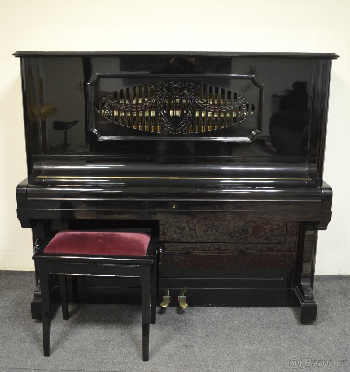 Koncertní C.BECHSTEIN + židlička. - 2