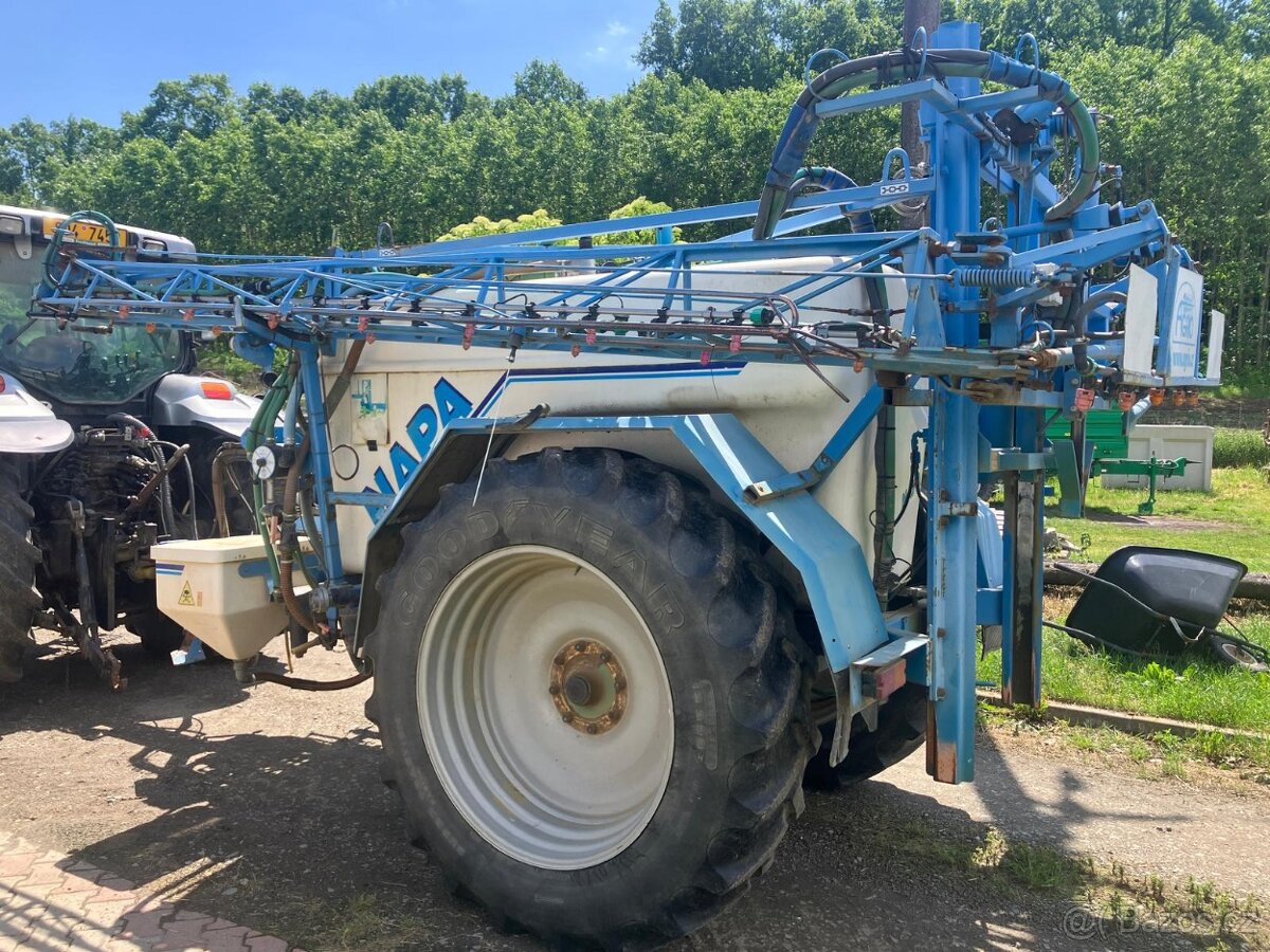 Tažený postřikovač Křemže 3000L - 2