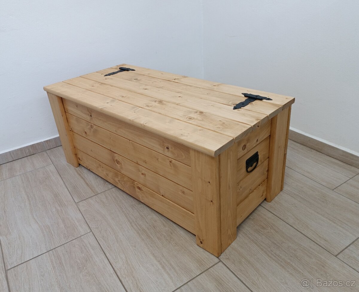 Dřevěná truhla - 2
