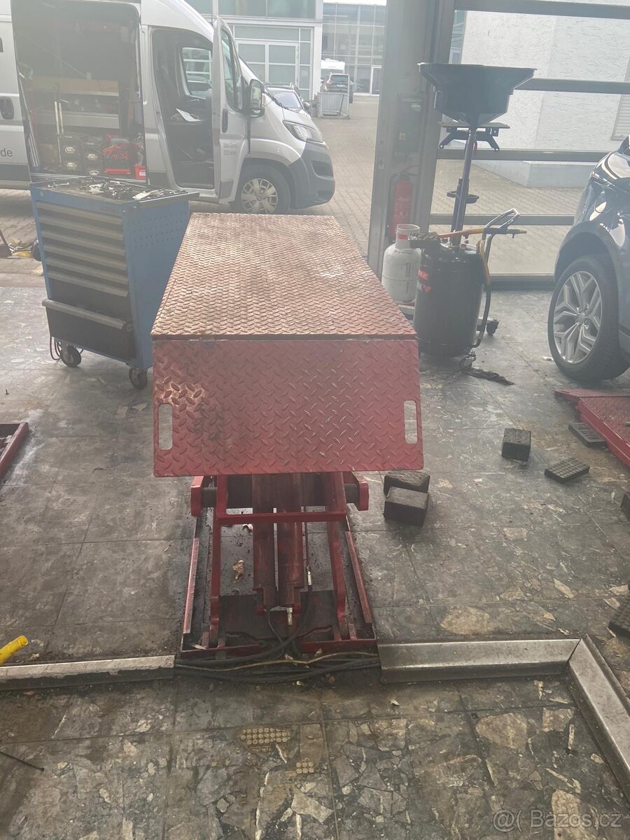 Nůžkový zvedák - 2