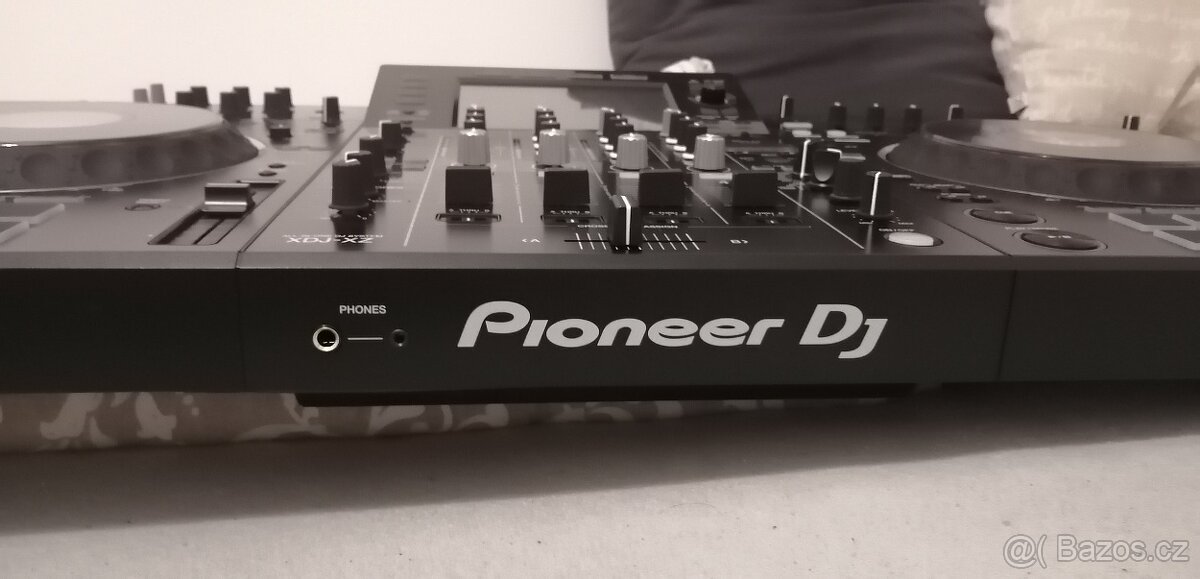 Pioneer DJ XDJ-XZ - 2