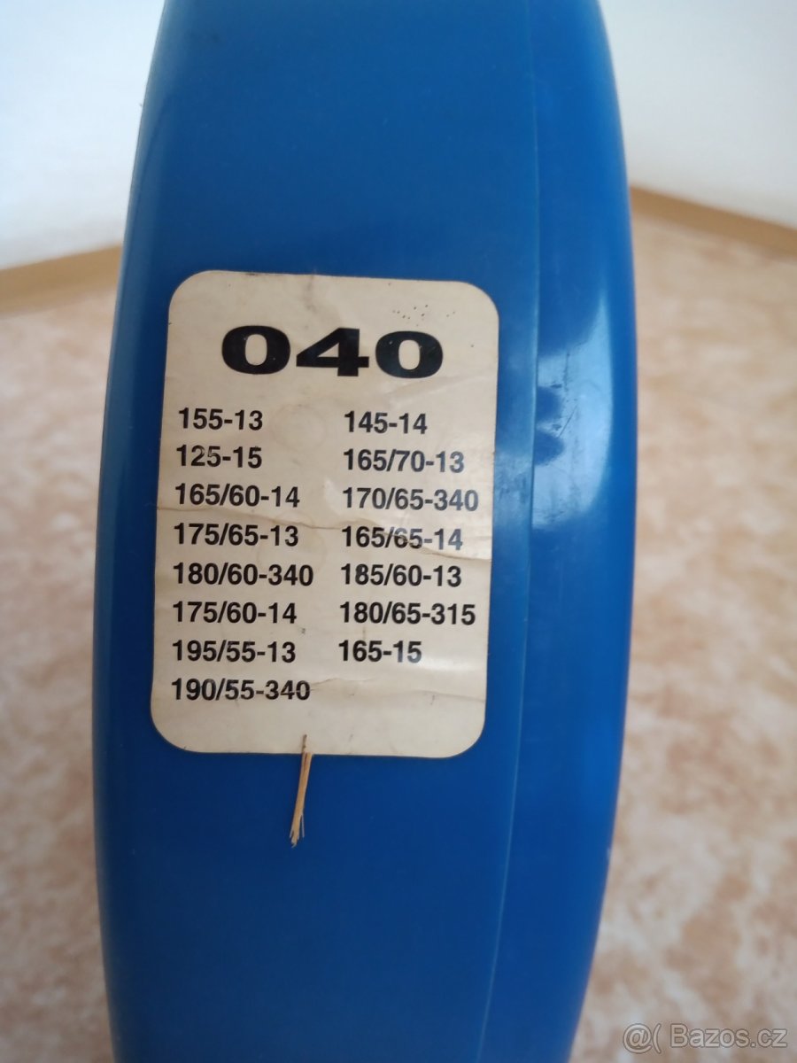 Sněhové řetězy na většinu aut nižší střední třídy. - 2