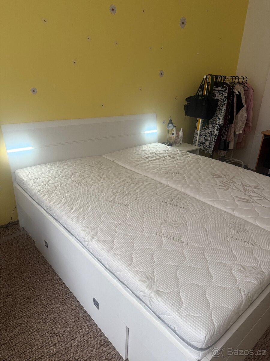 Manželská postel 180x200 cm s osvětlením a úložným prostorem - 2