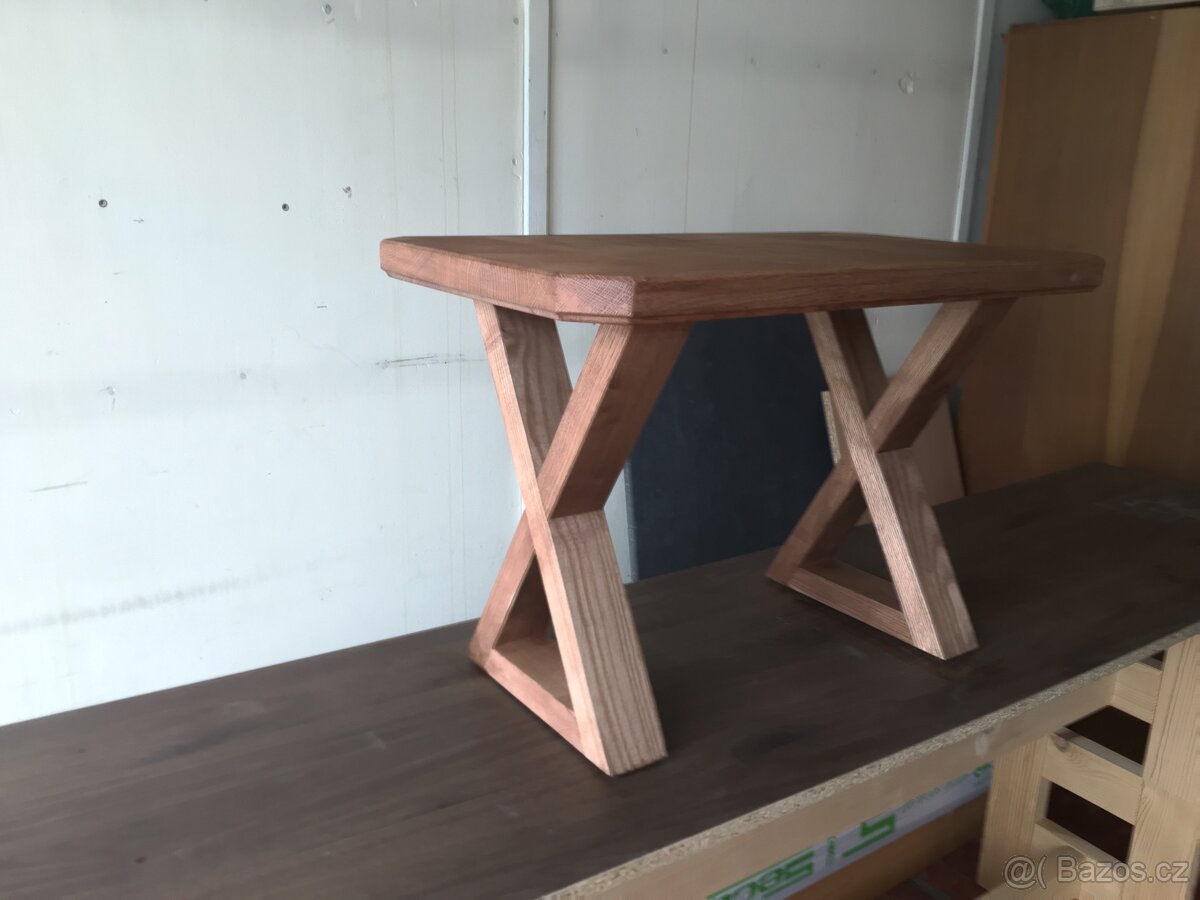 Konferenční stolek z masivu - 2