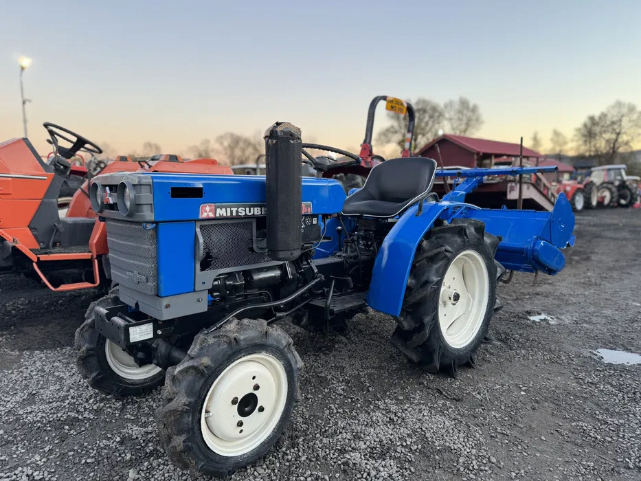 Japonské traktory Mitshubishi D1550FD - 2