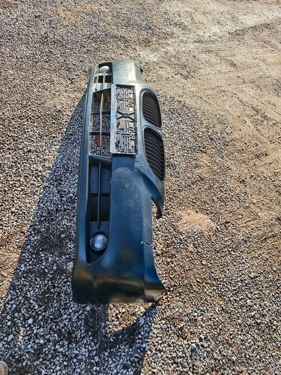 BMW E60 - nárazník - 2