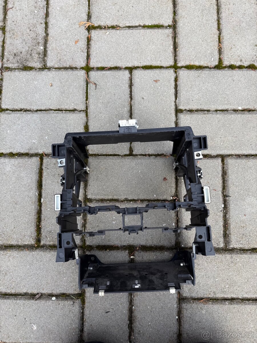 Audi A3 8P koš pro 2din radio. - 2