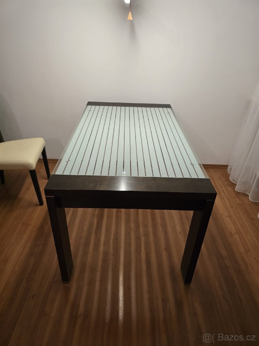 Skleněný jídelní stůl - 2