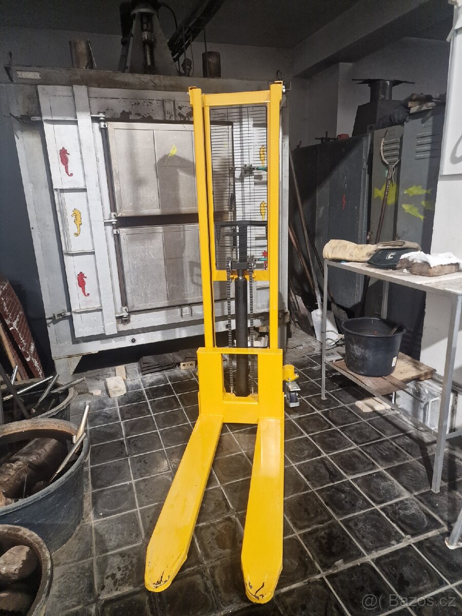 Vysokozdvižný vozík - 2