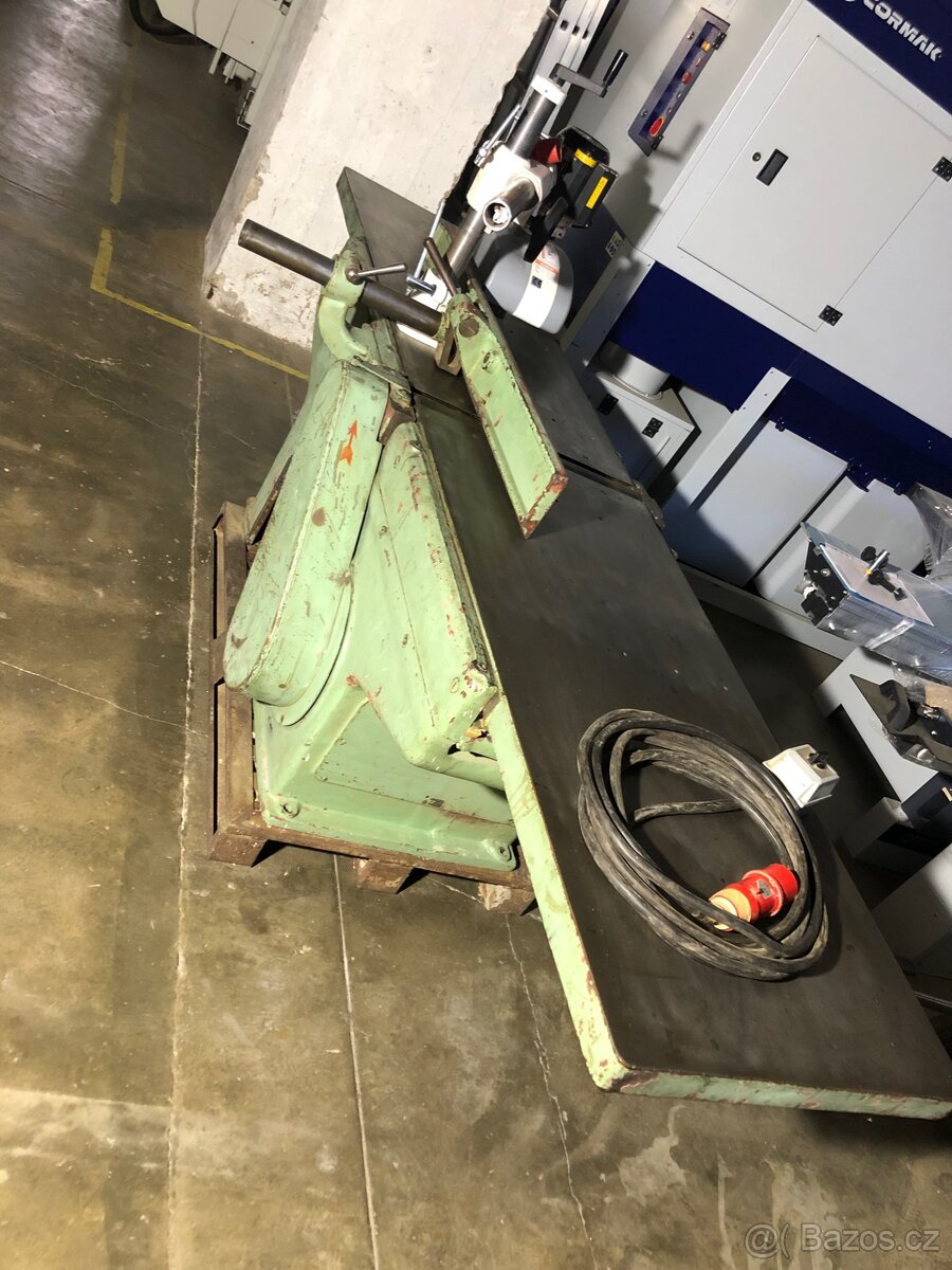 Srovnávací fréza s podavačem - 2