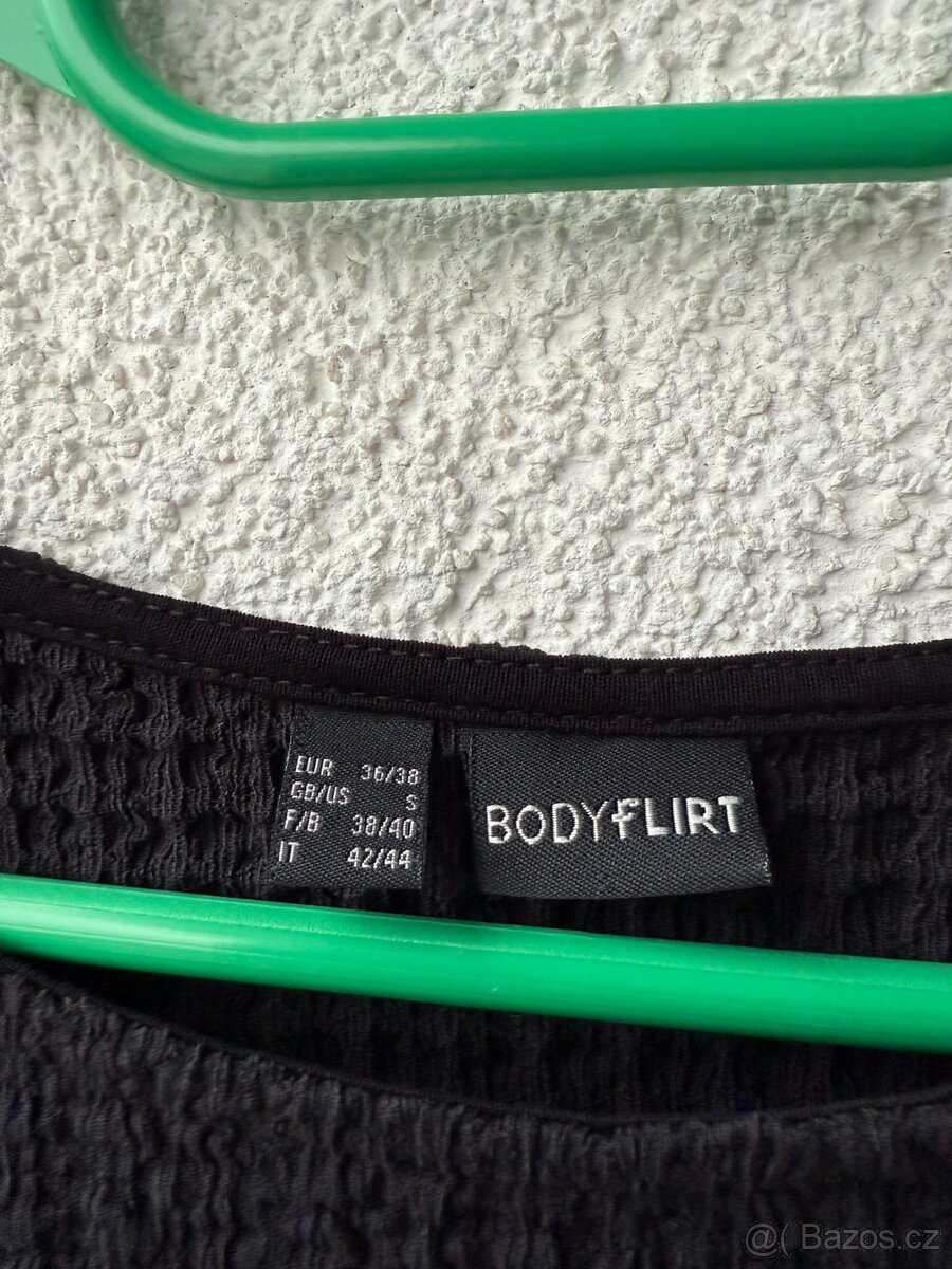 Černé řasené tričko - 2