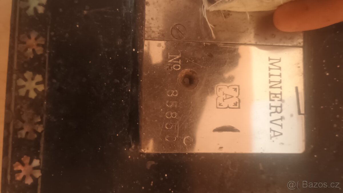 Starý šicí stroj Minerva - 2