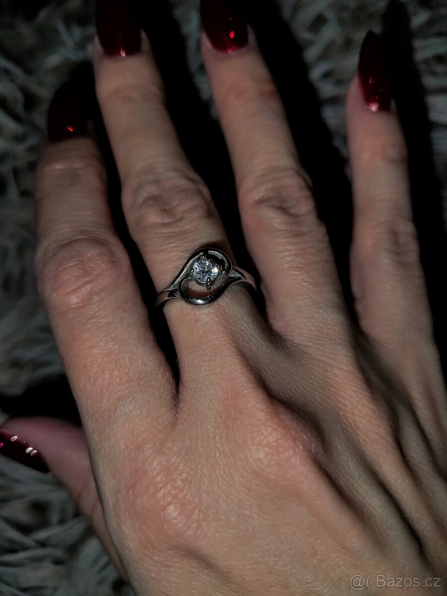 Prsten se zirkonem - 2