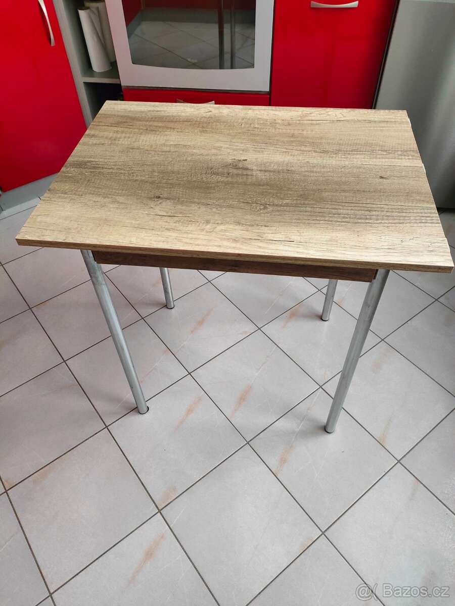 Jídelní stůl se židlemi - 2