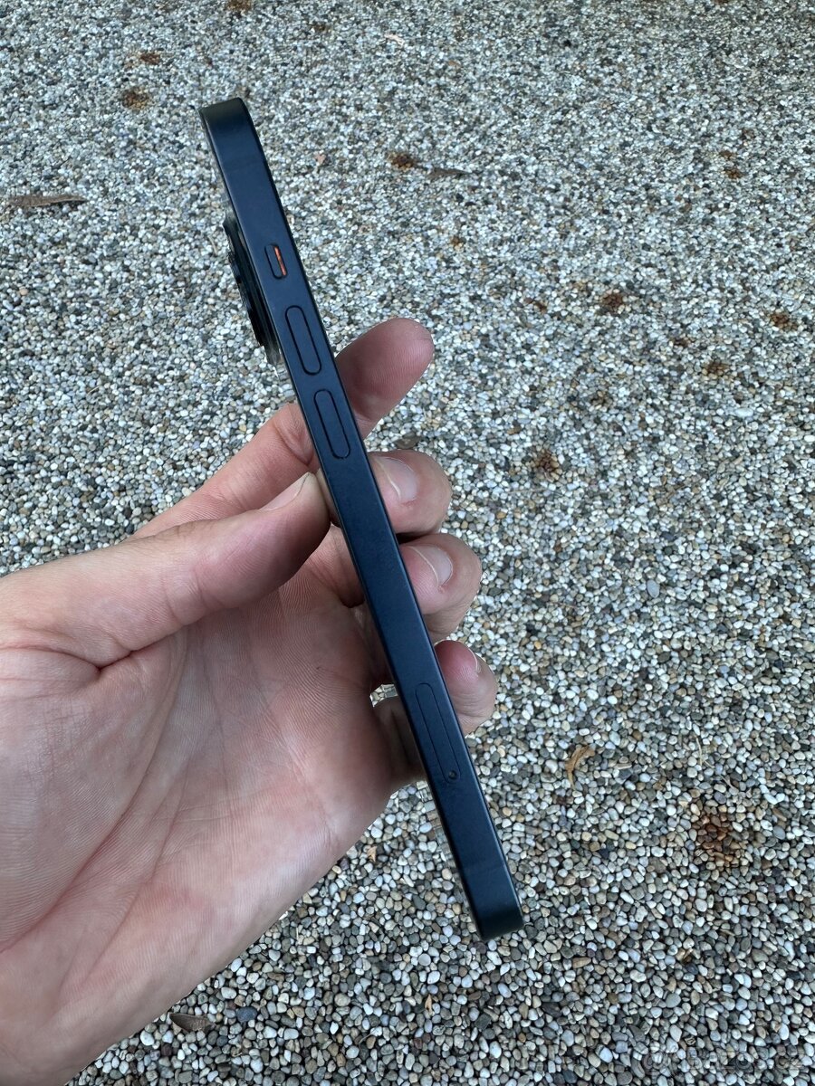 IPhone 13 - baterie 99% - 2