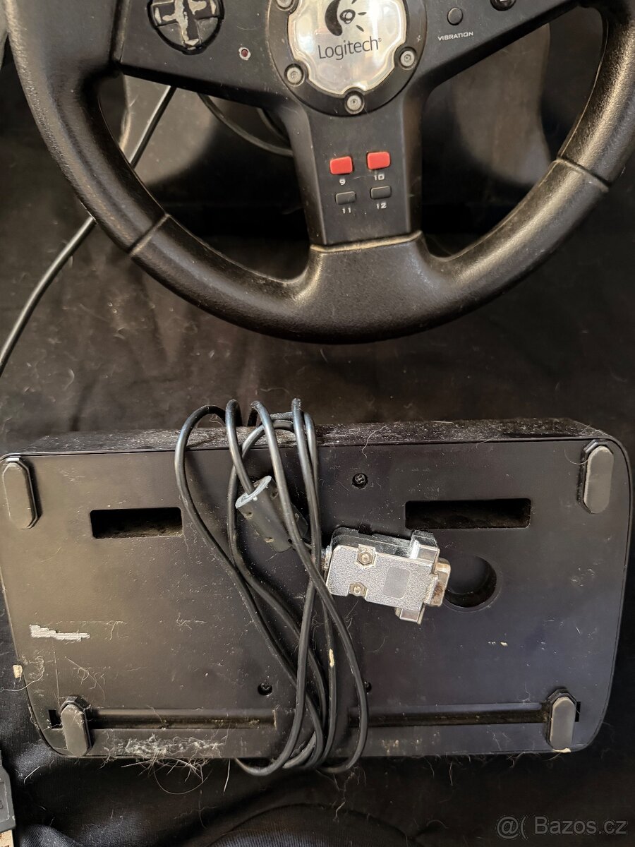 Volant s pedály značky Logitech Černé - 2