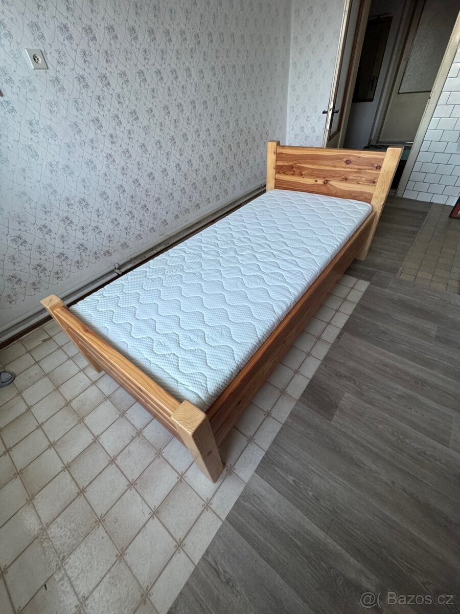 Postel z modřínu - 2