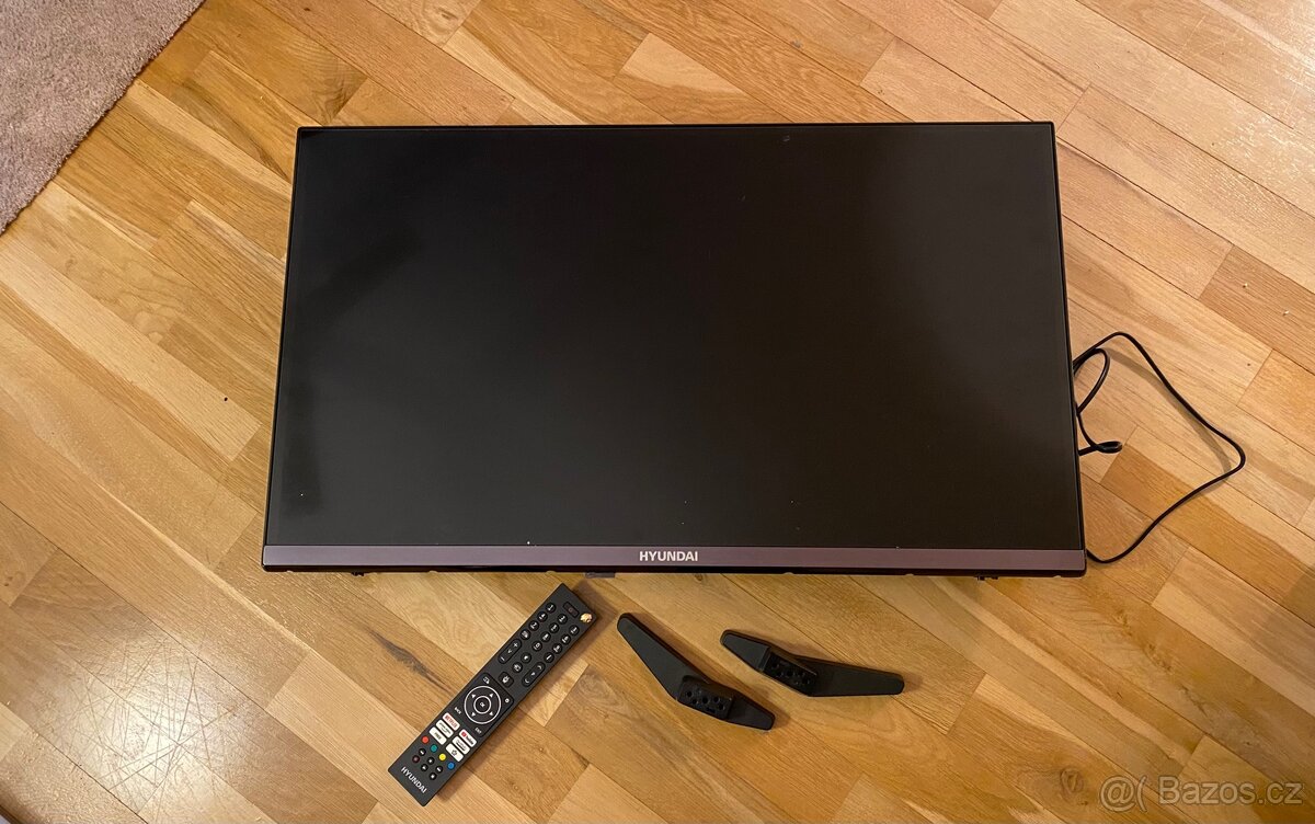 Hyundai 32" Smart TV - 2