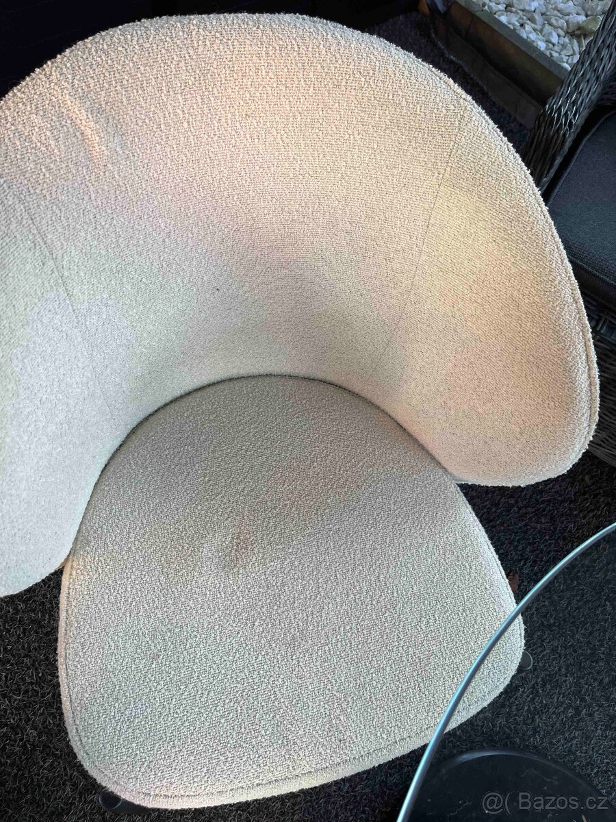 Skleněný stolek 80cm + dvě křeslaNabízím - 2
