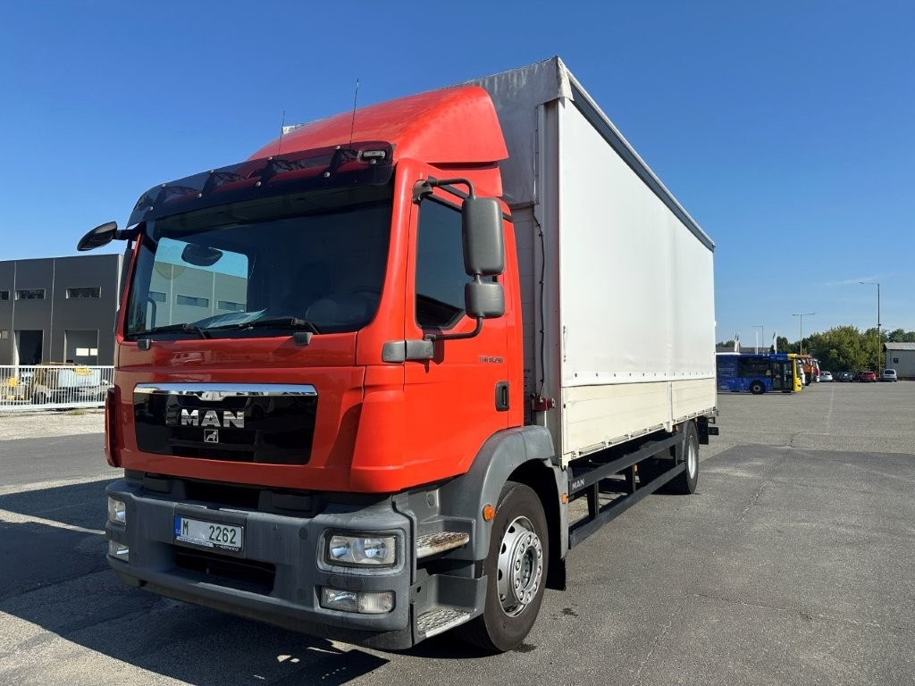 MAN TGM 18.290 se shrnovací plachtou a čelem - 2