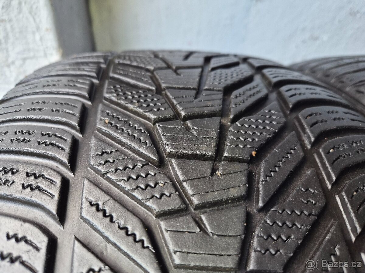 Pár zimních pneu Hankook Winter ICept Evo³ 275/40 R21 XL - 2