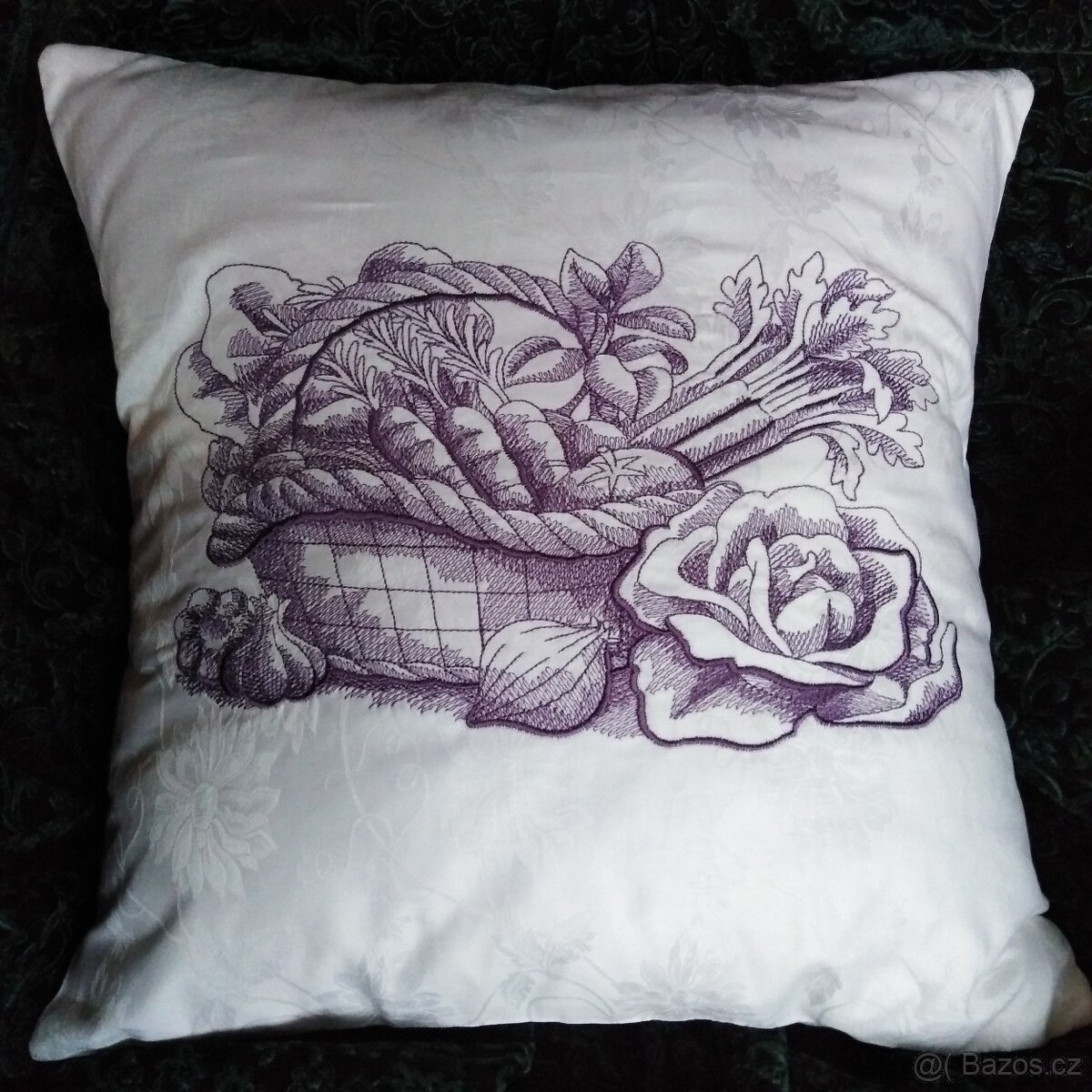 VYŠÍVANÝ POVLAK NA POLŠTÁŘEK - KOŠÍK se ZELENINOU - 2