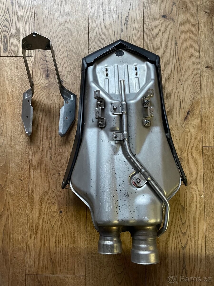 výfuk Ducati 749 999 - 2