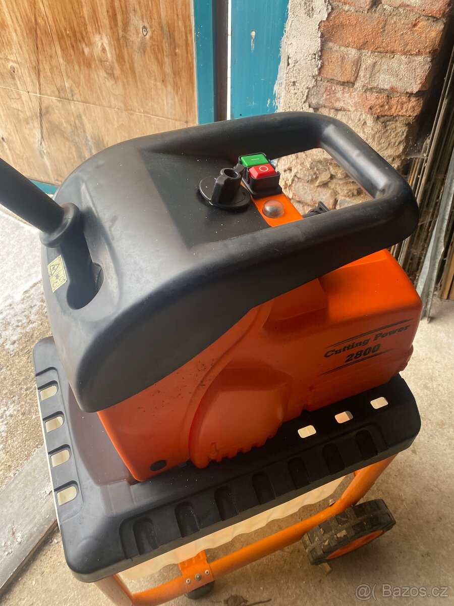 Prodám drtič vetvi - 2