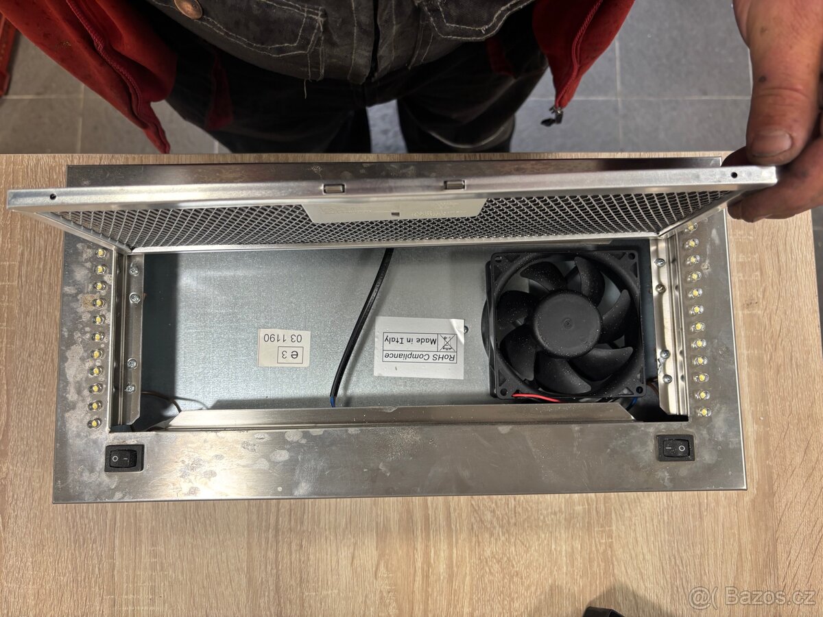 Prodám digestoř pro karavan autokaravan - 2