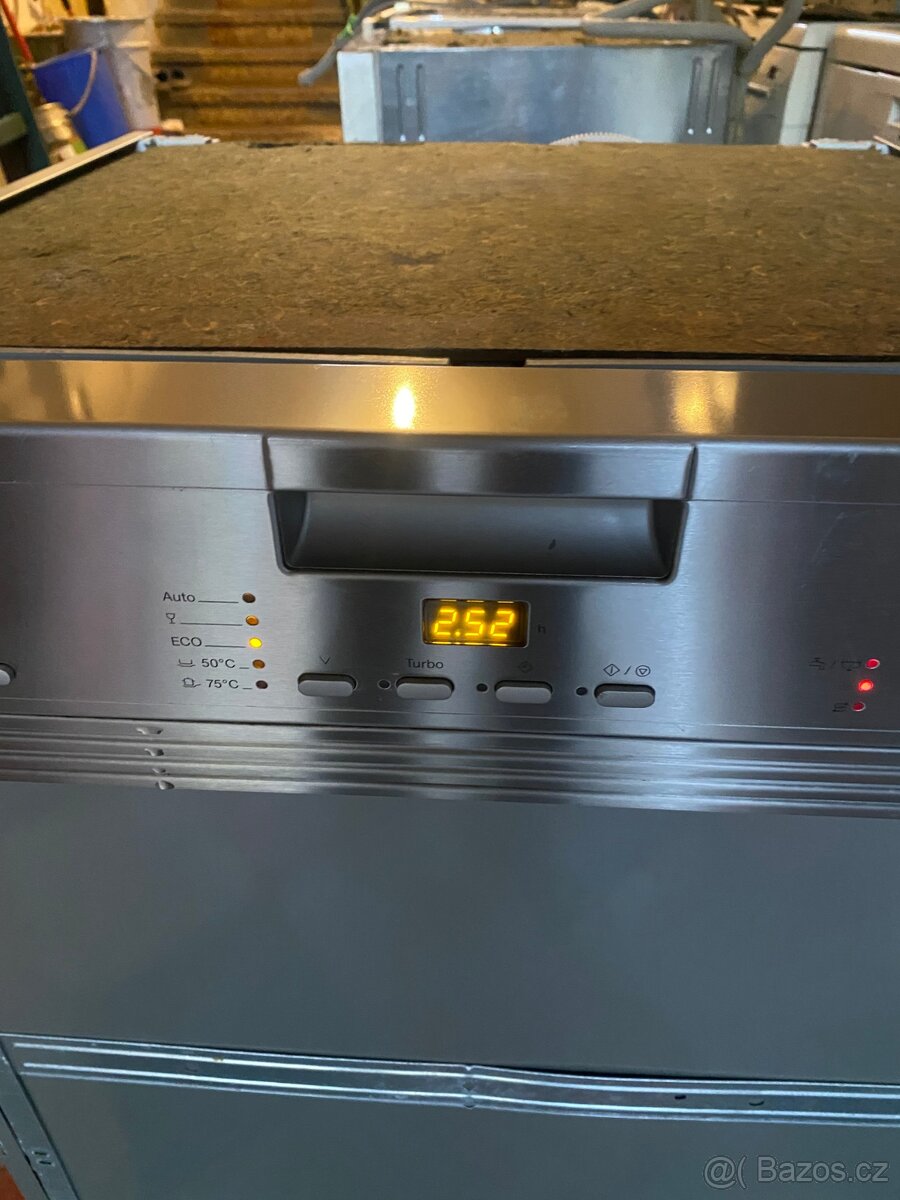 Kvalitní vestavná myčka zn. Miele - 2