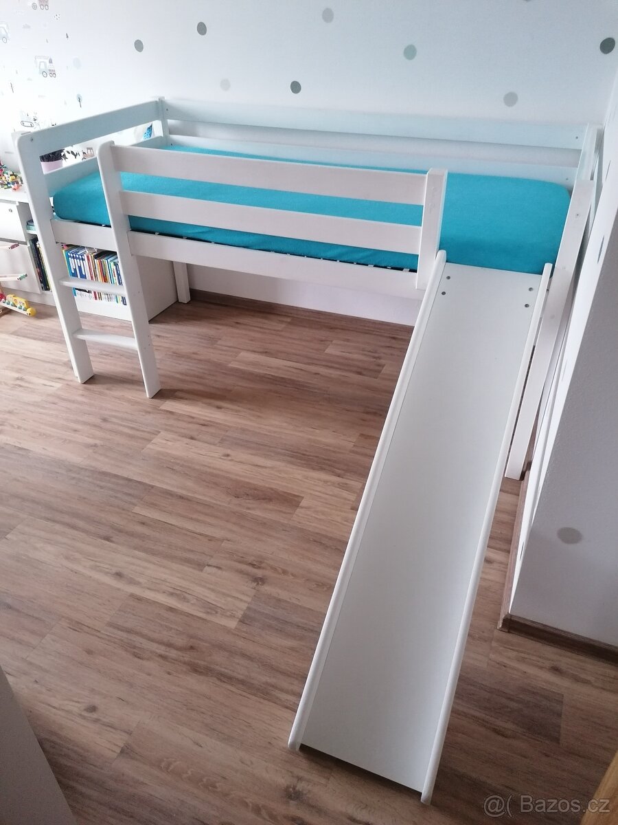 Vyvýšená postel se skluzavkou - 2