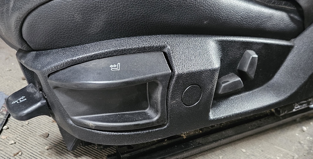 Bmw F10 kožené sedačky - 2