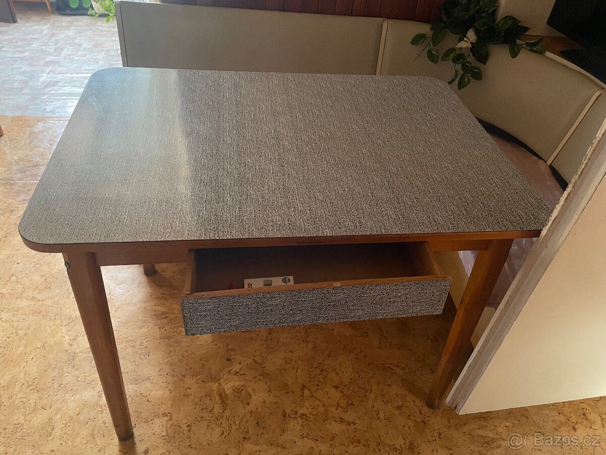 Jídelní stolek - 2