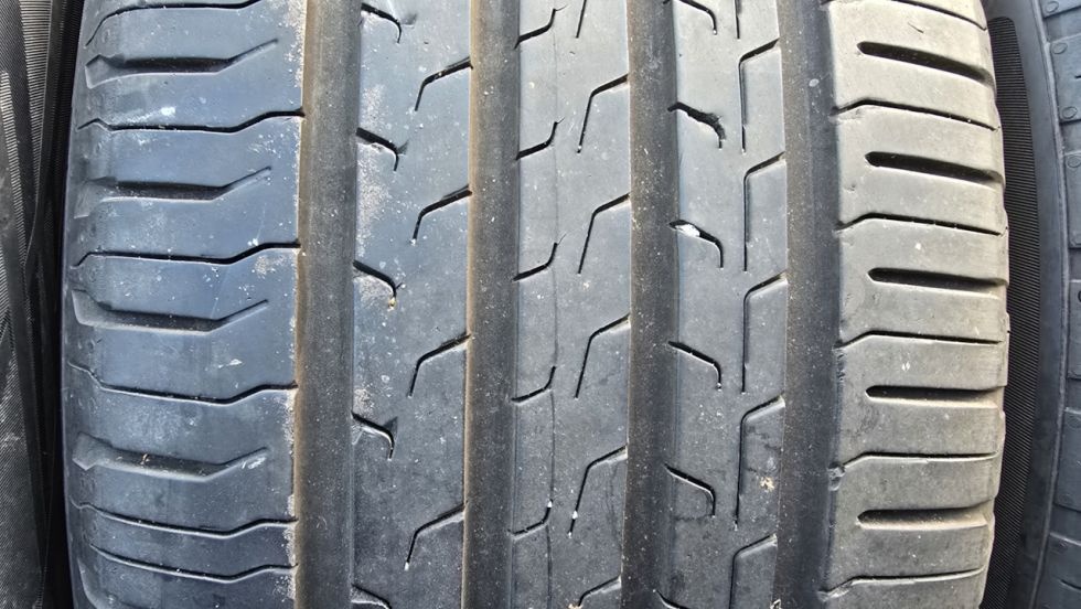 Letní pneu 235/50/19 Continental - 2