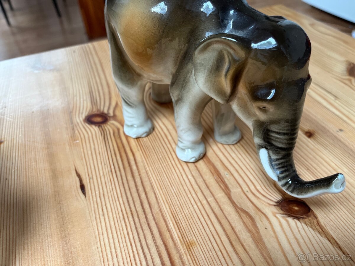 Sada tři porcelánových slonů - 2