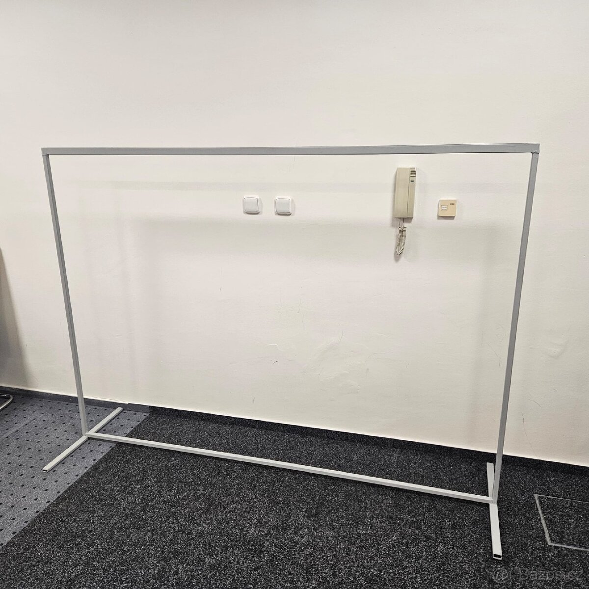 PRODAM STOJANY NA OBLECENI - 2