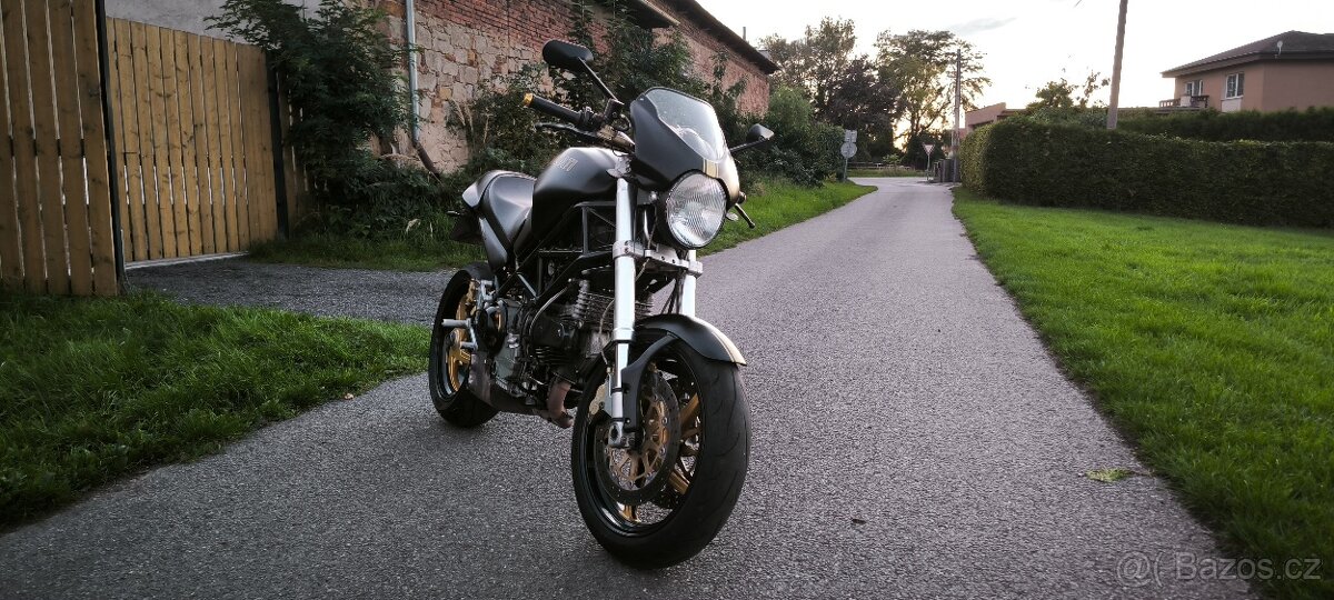 Ducati Monster 900i - 2