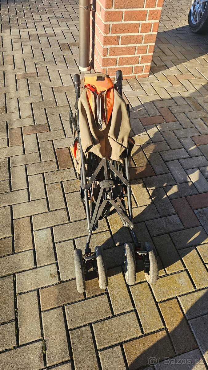 golfový kočárek - 2