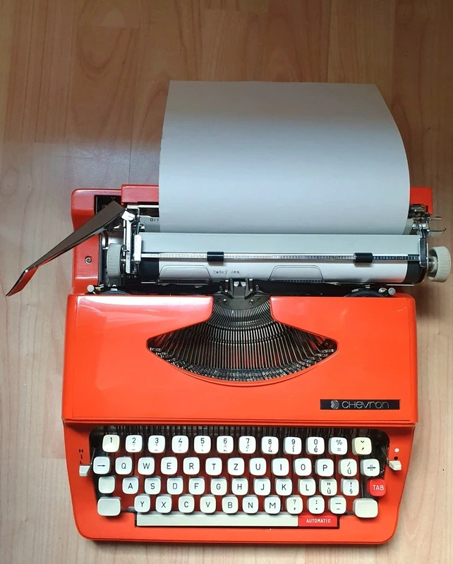 Kufříkový psací stroj Chevron - 2