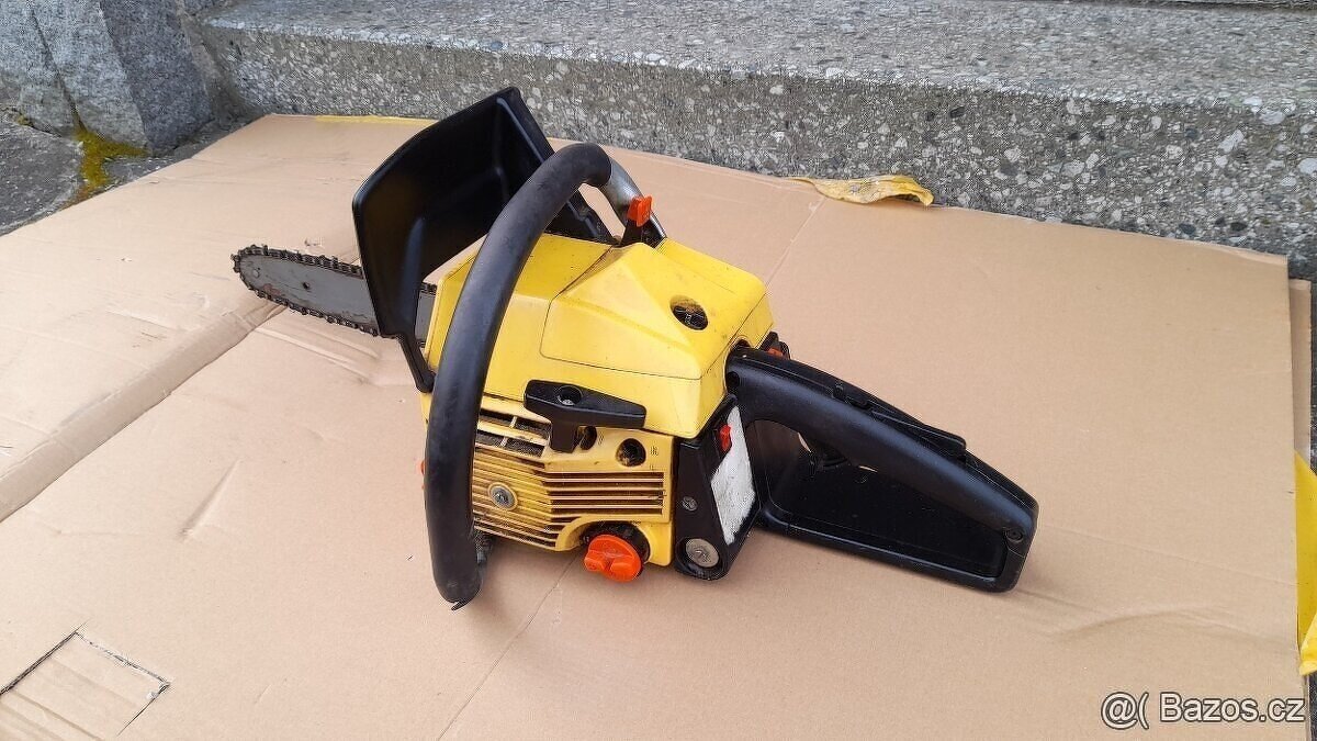 Stará motorová pila MC Culloch - 2