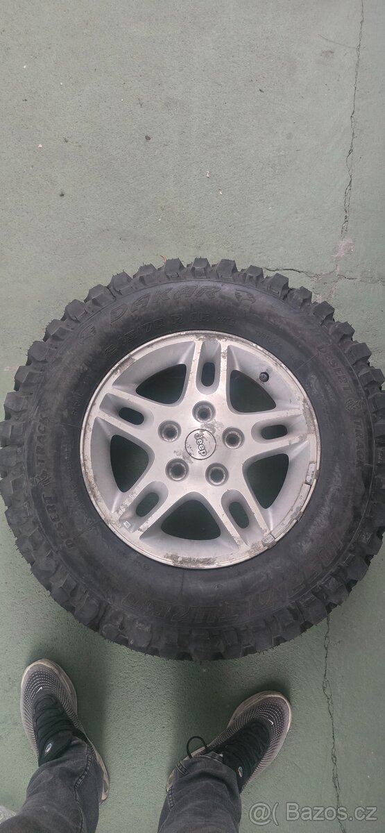 245/70 r16 - 2