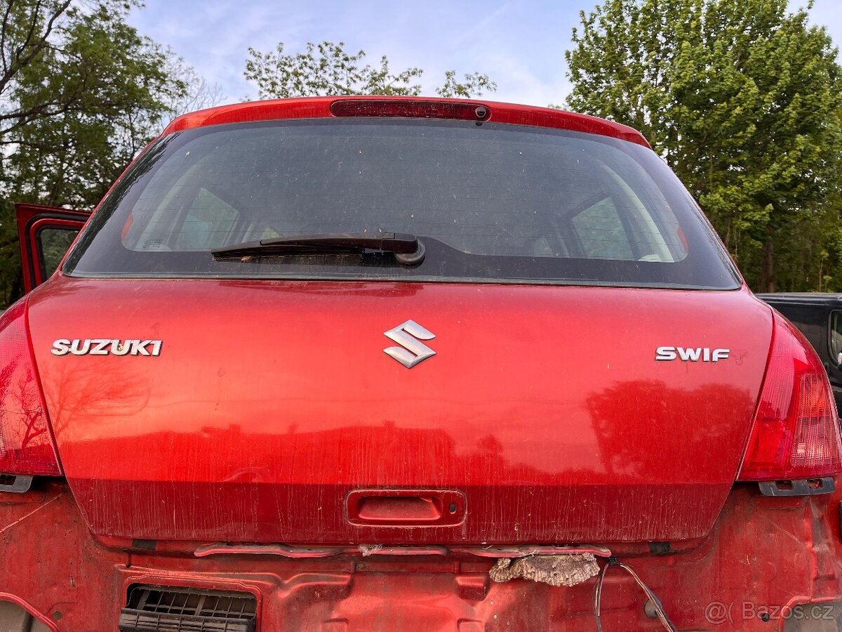 Suzuki swift dvere + kufr - 2
