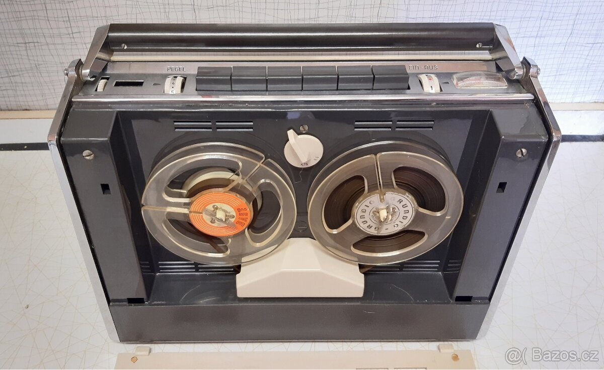 Sleva cívkový magnetofon GRUNDIG TK 6 - 2
