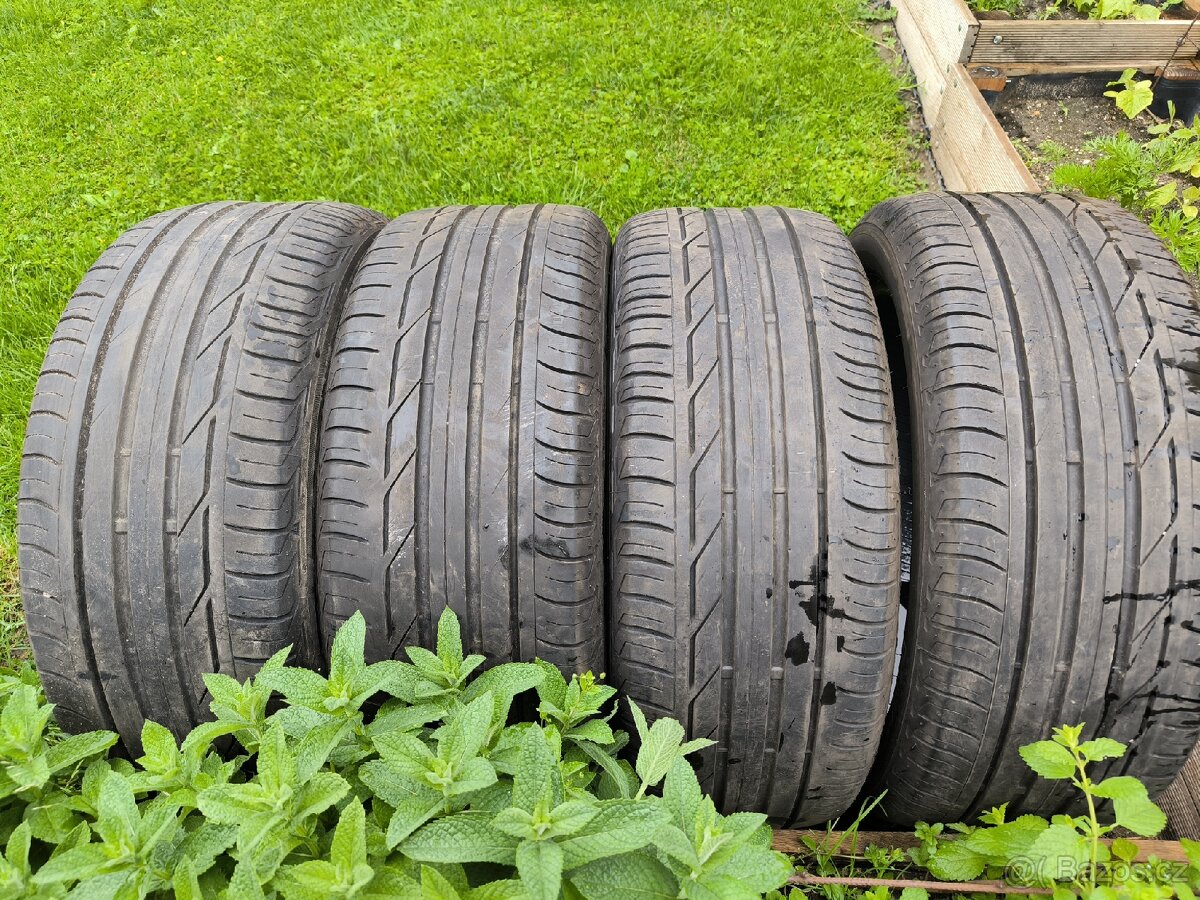 Bridgestone 225/50/18 - 2