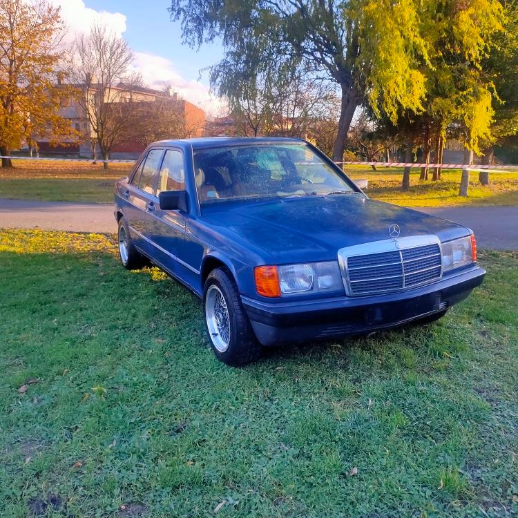 Mercedes Benz 190E - 2