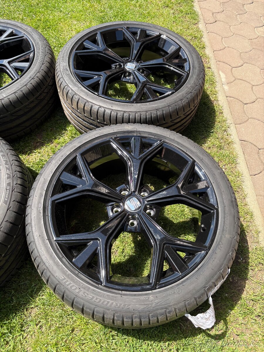 Sada kol R19 - nové pneu 235/40 96Y XL - 2
