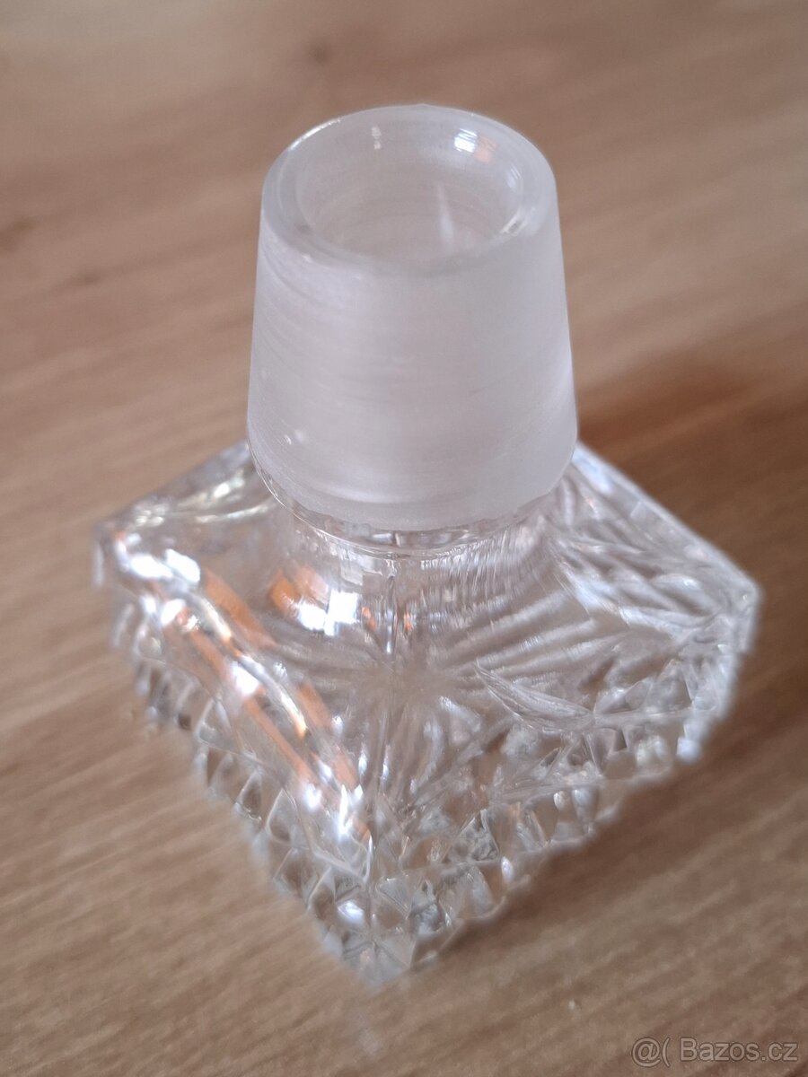 Karafa a sklenky - 2
