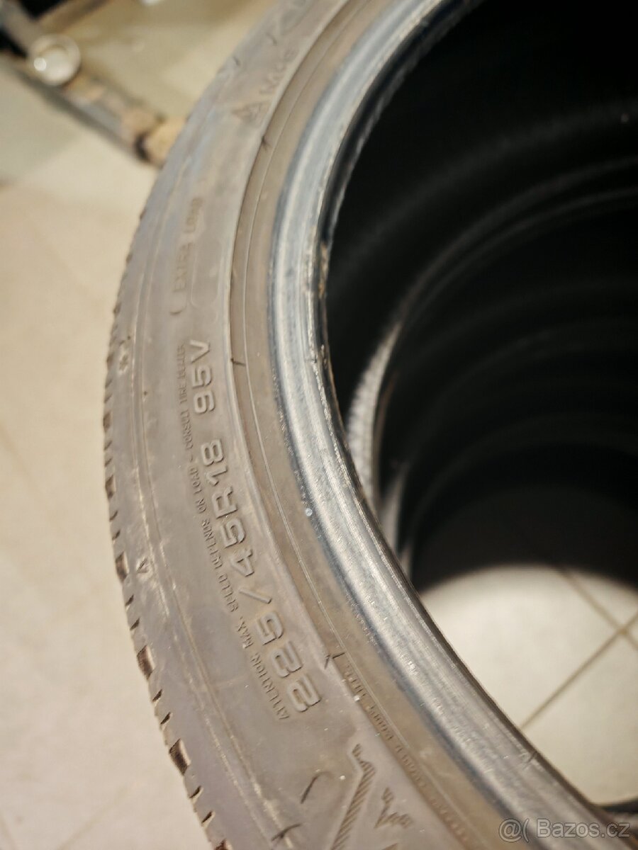 Zimní pneu Dunlop 225/45/18. - 2