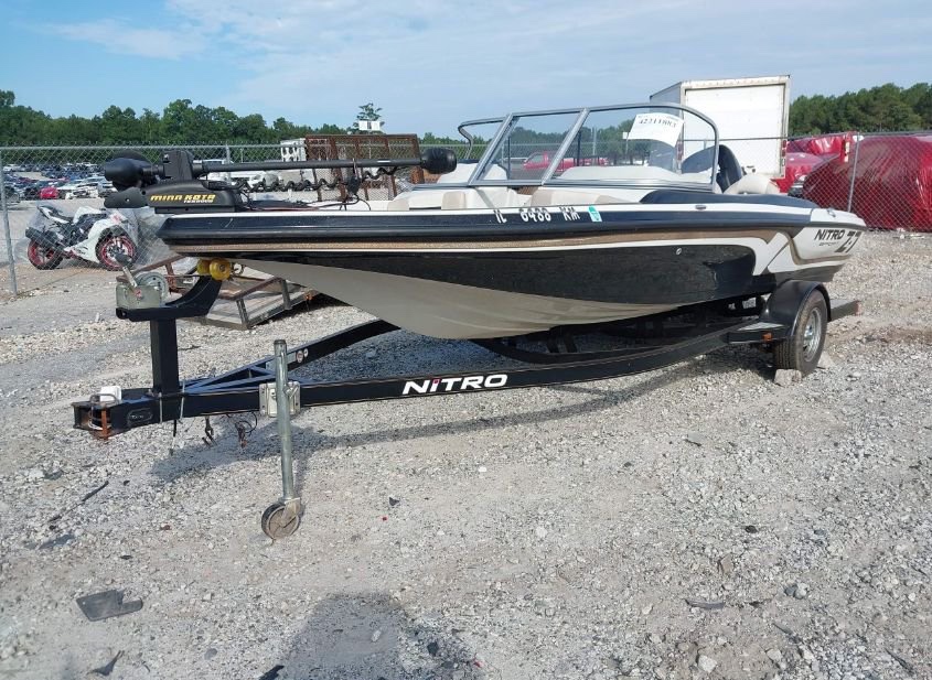 Loď na ryby Nitro Z7 bass boat rybářský člun rybářská loď - 2