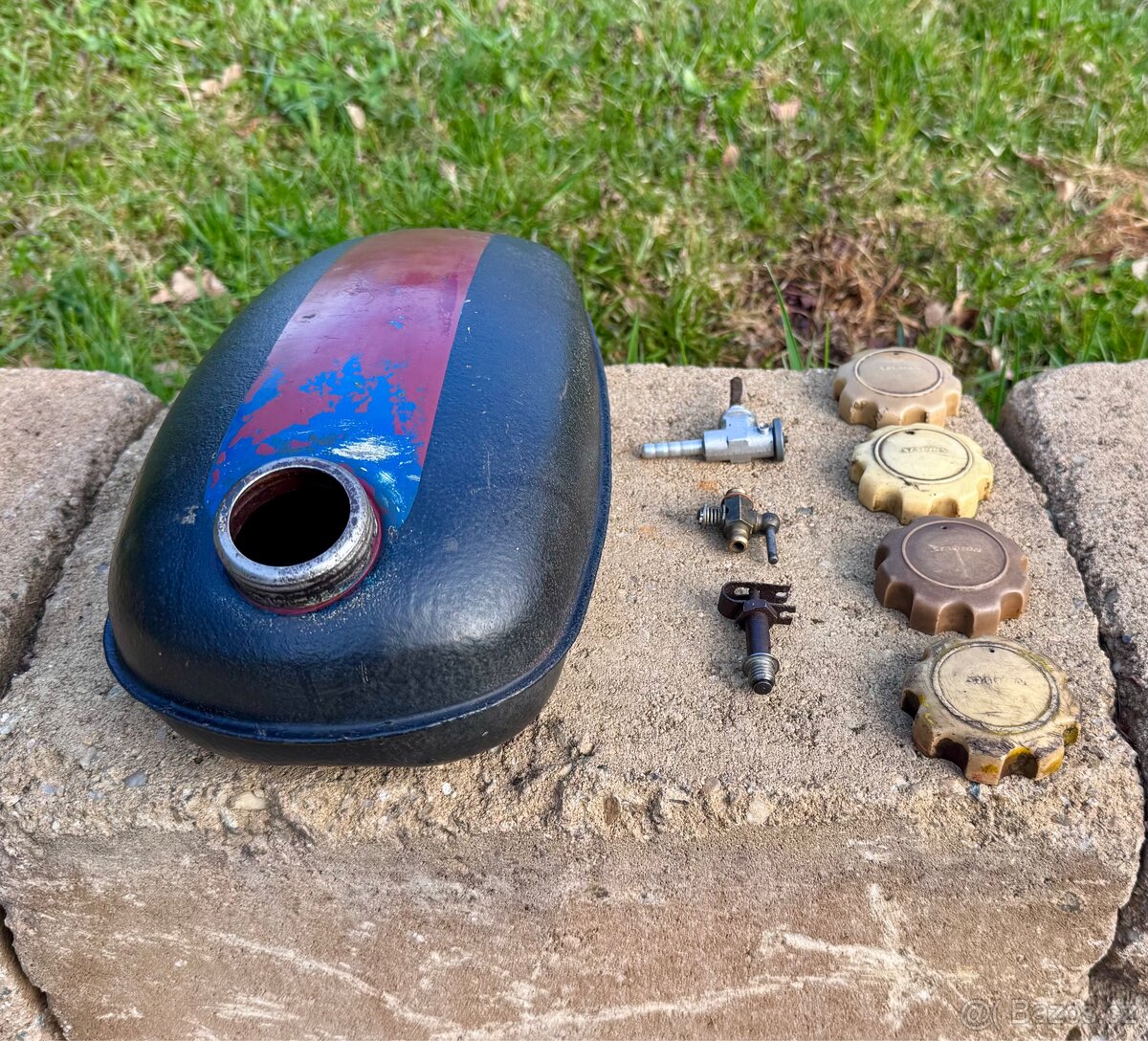 Stadion a Jawetta - nádrž a příslušenství - 2